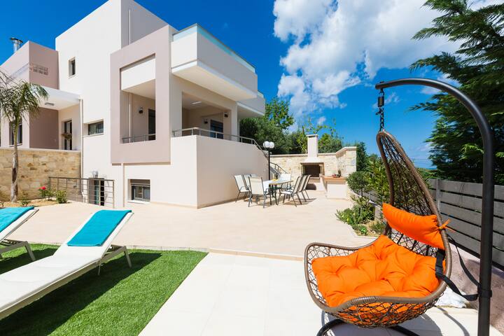 Peris Luxury Villa In Chania, Private Pool gallery image 3