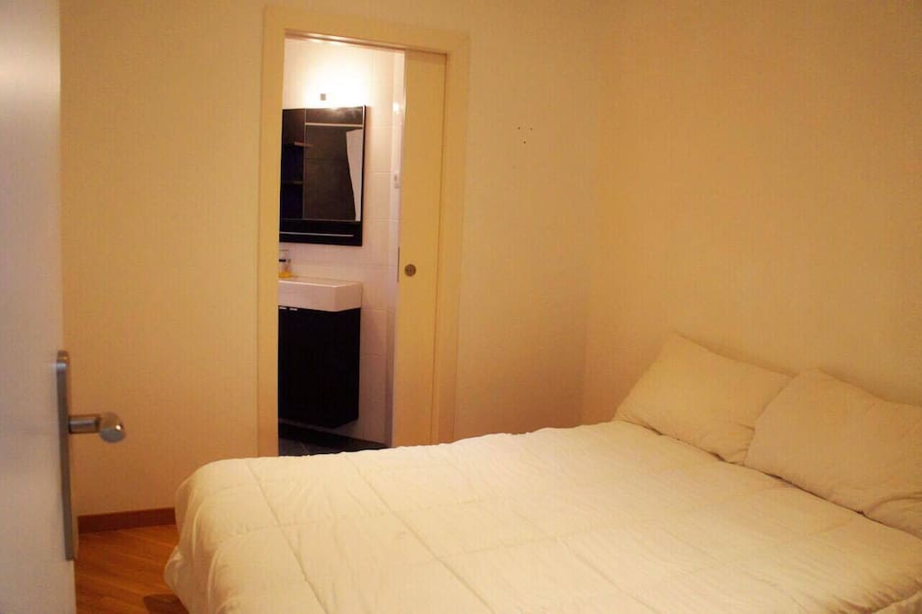 Double bed & private bathroom