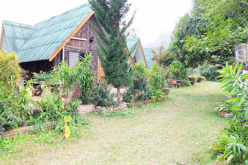 The hill-top home creates an enchanting atmosphere, in particular during the quiet of evening.