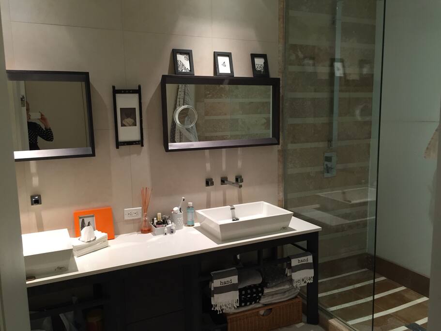 luxury bathroom