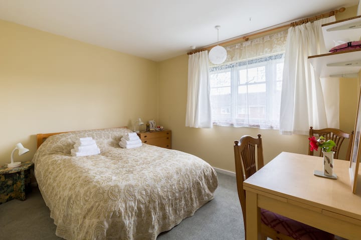 Pretty room. Great for walkers.
