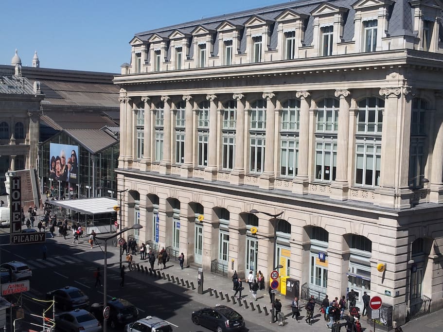 Vu sur la gare du nord et la basilique du sacré cœur de Montmartre