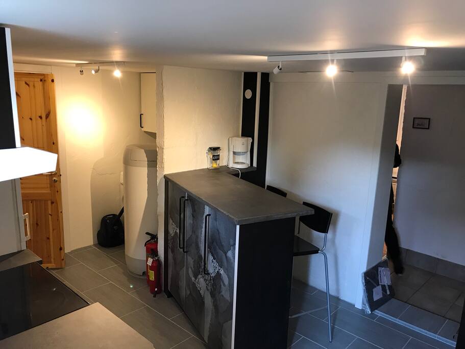 Kitchen breakfast bar