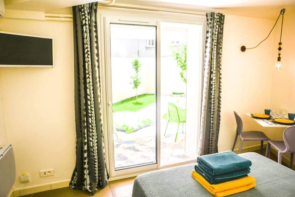 chambre avec TV