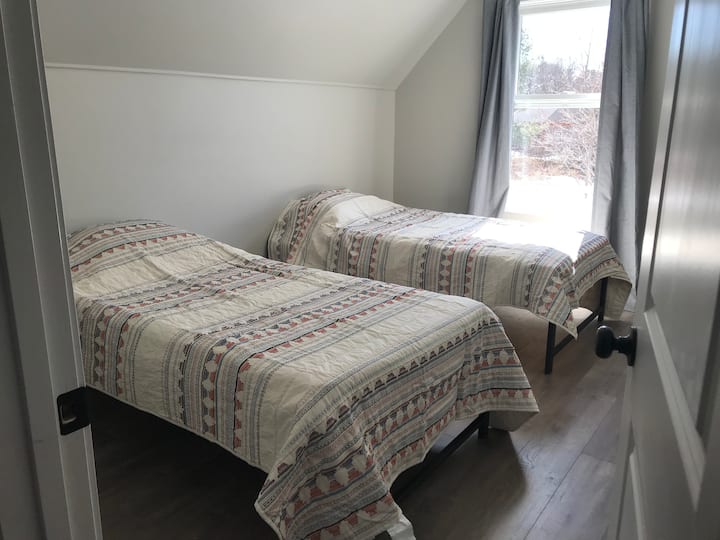 Dhoma e gjumit #5 (lart - 2 binjakë)