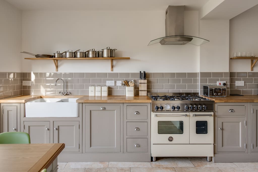 Fully equipped kitchen and beautifully furnished