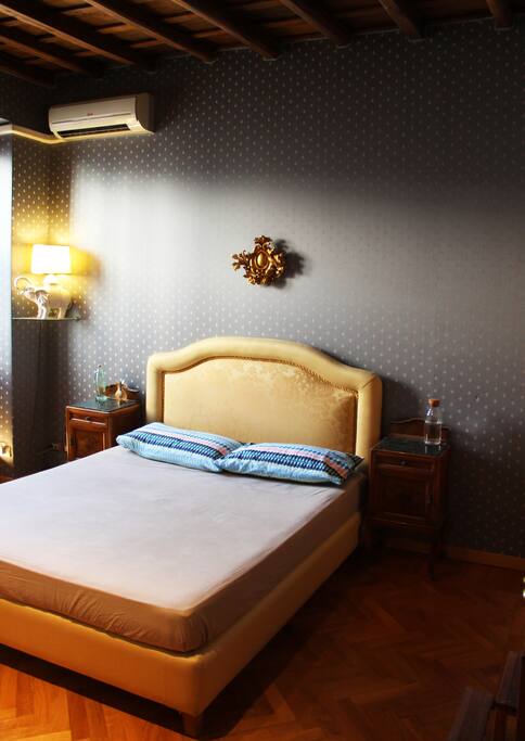 Camera . Bedroom . Chambre . Cuarto .