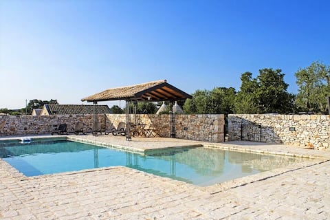 Dimora Mastromarco - Trullo Quercia by QualiTravel