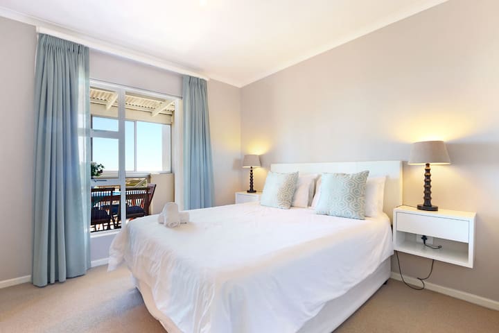 Big Bay Penthouse (with the best views in CT) gallery image 4