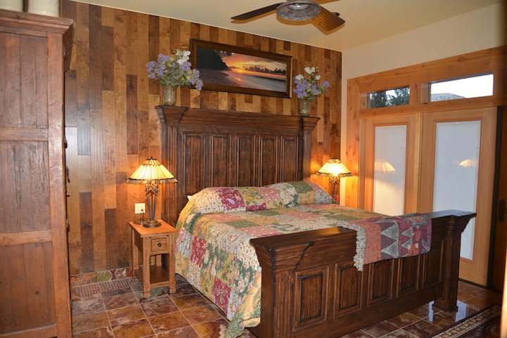 King size bed with Tiffany lights for reading on each side of the bed