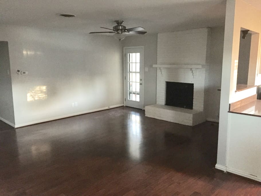 Living room w/ fireplace