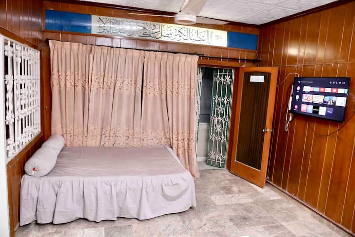 Entire Furnished 3 Bedroom Residential Home,3 Ac’s - Karachi