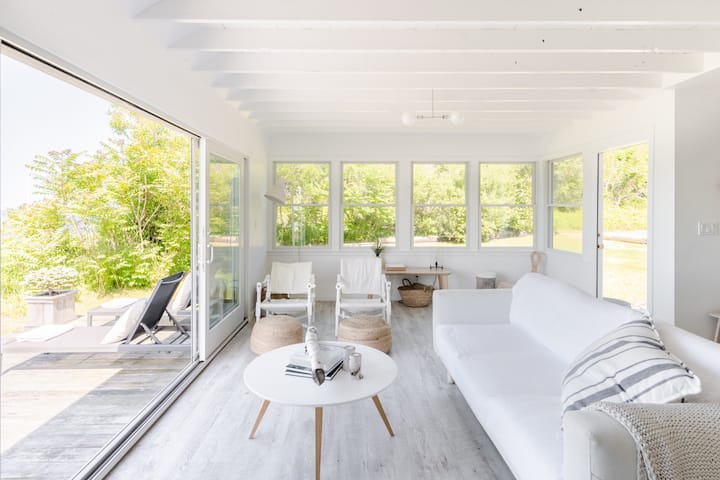 Savor Ocean Sunsets At A Soothing Beachfront Haven - Riverhead, NY