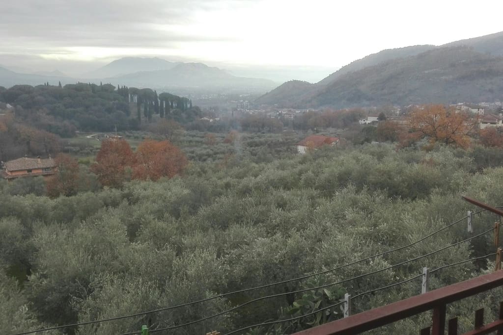 Panorama dal balcone della camera con il cimitero tedesco in vista