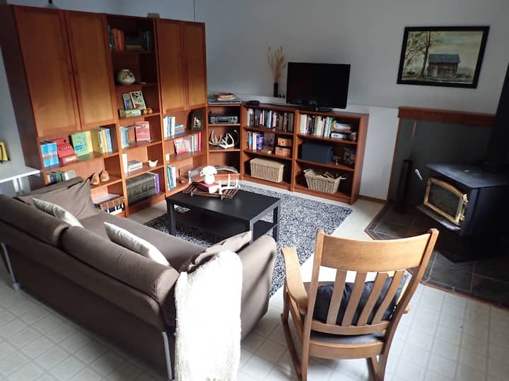 Private Room & Sitting Area, Self-serve Breakfast - Rocky Mountain House