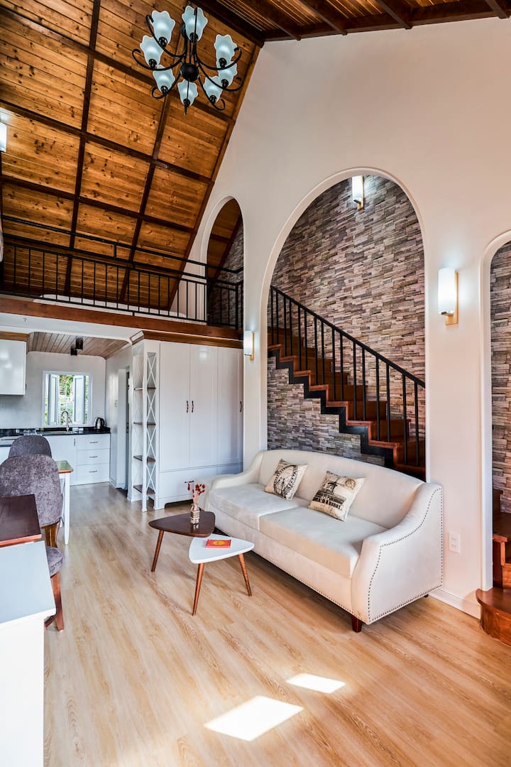 Lovely Retreat in Beautiful Loft Style Home 🌺201