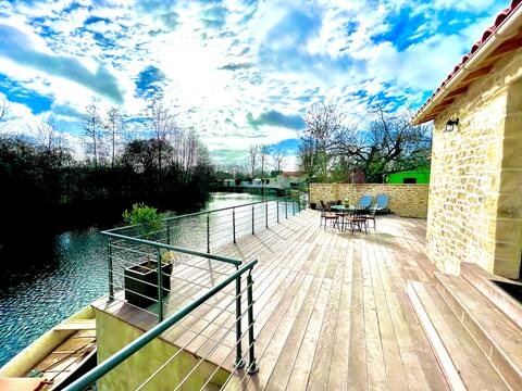 Homemade waterfront Poitevin⭐️⭐️⭐️ Marais!