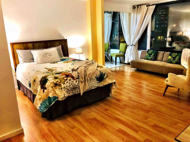 Stylish️ Getaway ❤️ of D.T. on Riverwalk