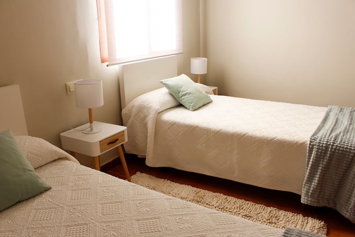 Dhomë gjumi me krevate 90 cm