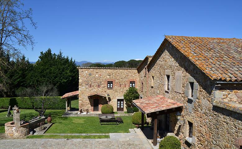 luxury and nature in a country house from s. XVI gallery image 2