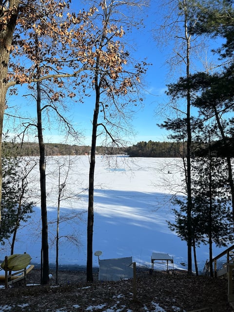 Charming All-Season Lake House Getaway