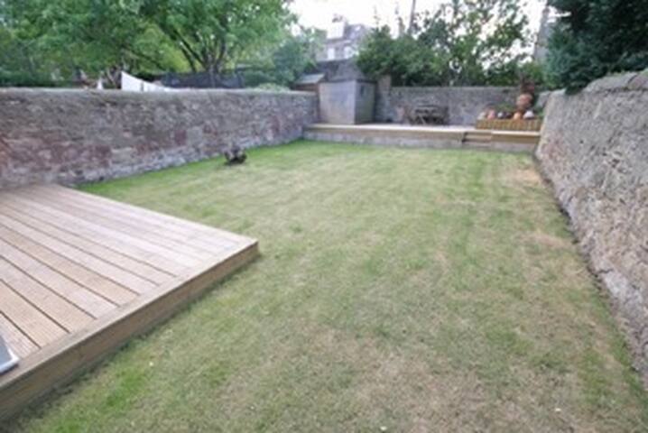 Entire home with garden Morningside Edinburgh gallery image 4