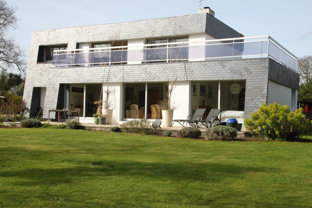Chambre dans une maison d'architecte, au calme et grand jardin