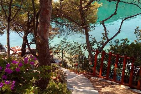 Apartment by the sea, two  mountain bikes provided