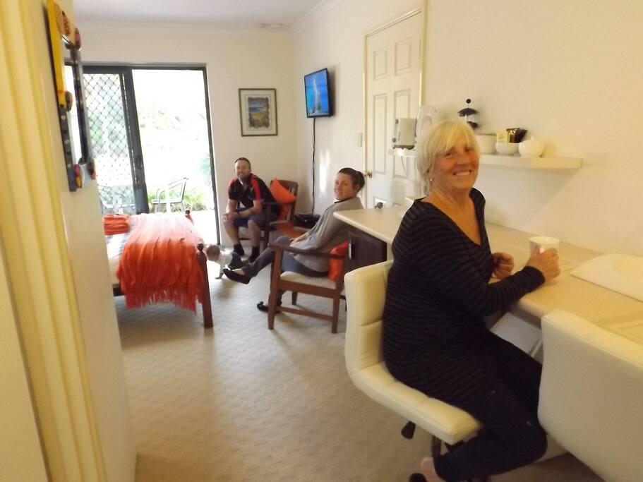 Plenty of room for everyone to relax or use the laptop at the breakfast bar?