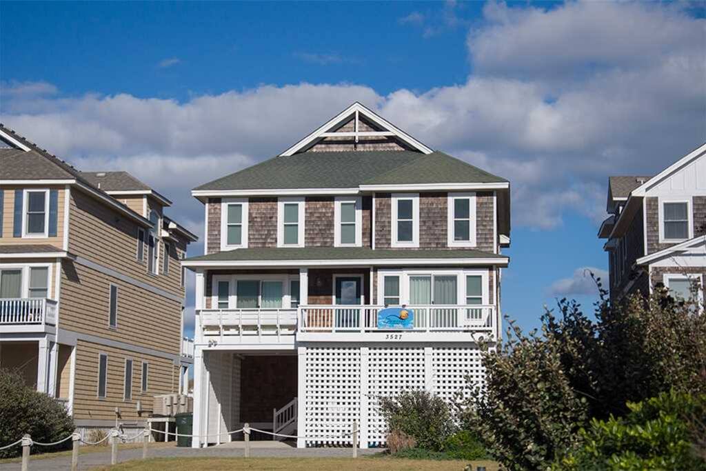 JR03: Sunrise Beach House | Front Exterior