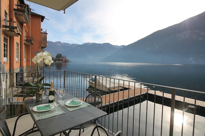 FRONT LAKE ORANGE SUITE