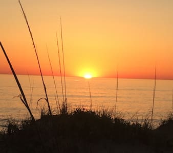 Lil Blue House downstairs-3 min to beach fireworks