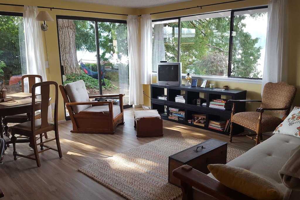 Main room, Left side view