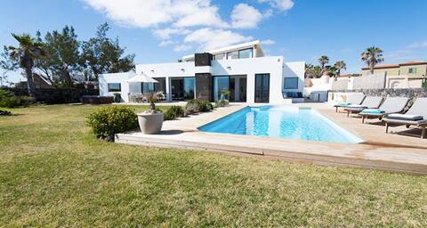 Oceanfront Villa Valhalla