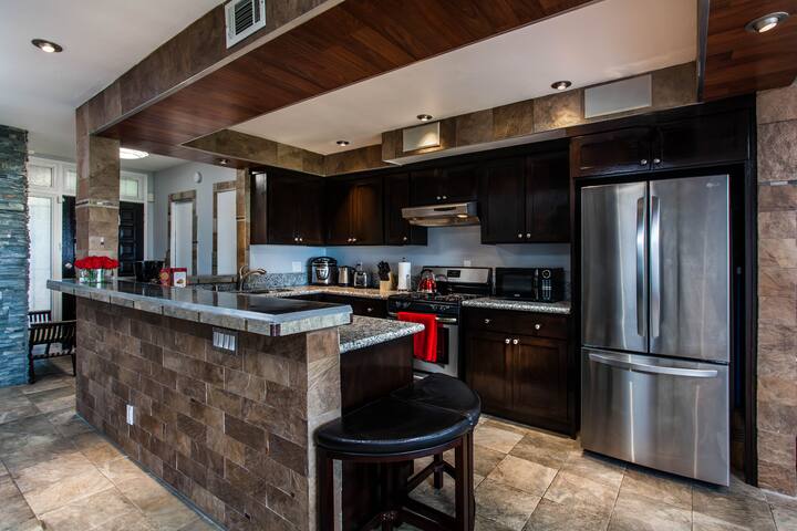 Long Term Stay. Near DTLA. Safe and Quiet. gallery image 3