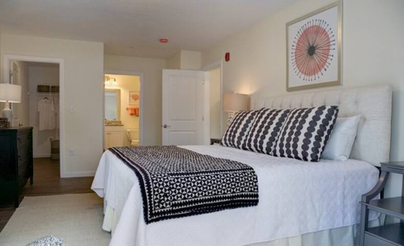 5-Modern, New, Gateway to Boston, Providence, Cape