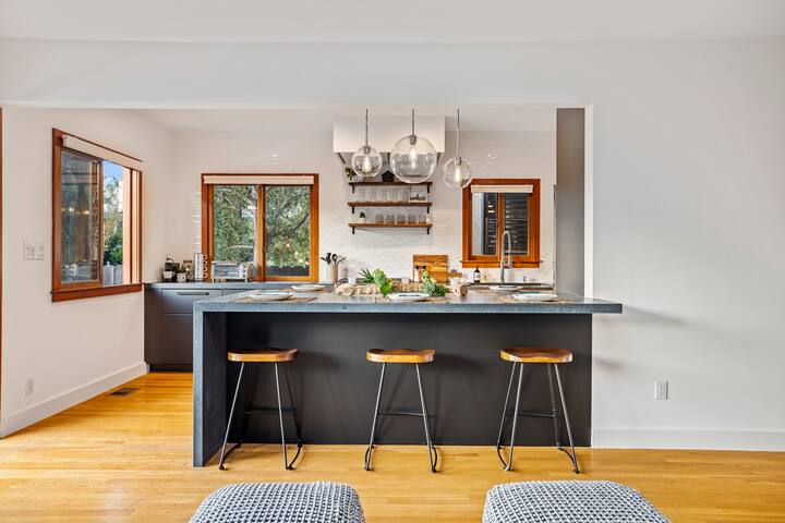 Resort Style Villa in Venice Canals-Right By Beach gallery image 5