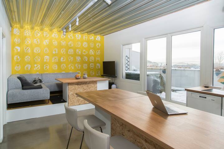 New two bedroom topfloor with awesome view! gallery image 2