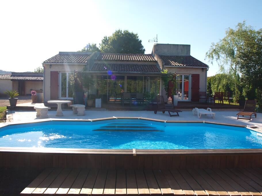  Maison  avec  grand jardin et pisicne Maisons   louer  Le 