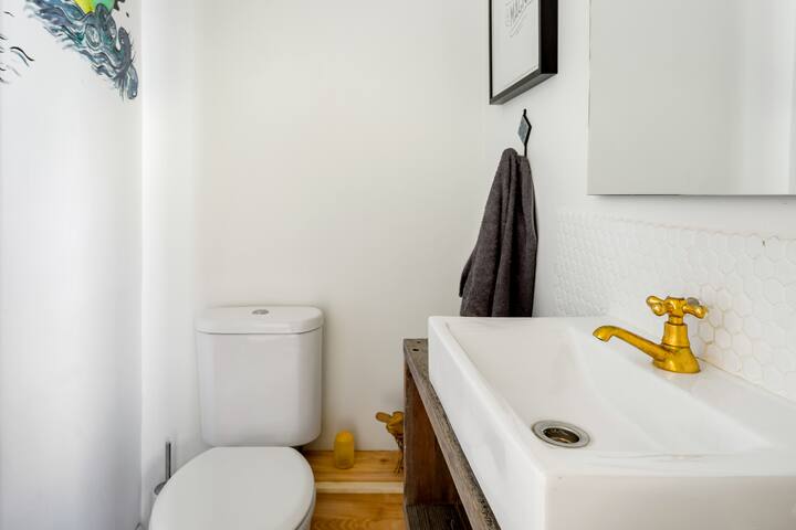 The Owl & the Pussycat Solar Powered Home in Scarborough gallery image 3