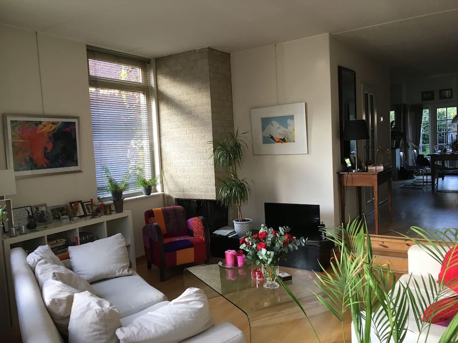 livingroom view to kitchen