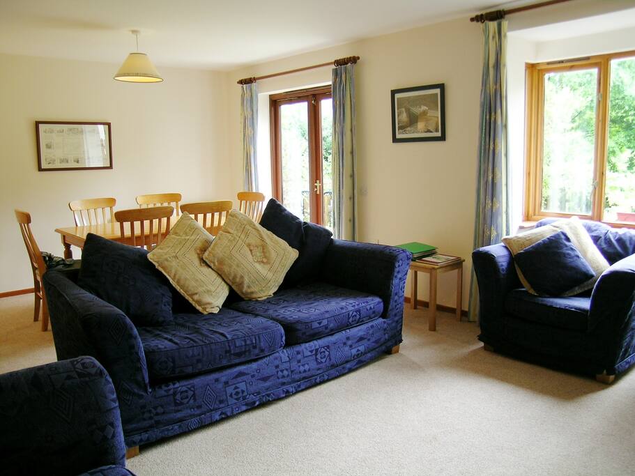 Comfortable lounge/diner