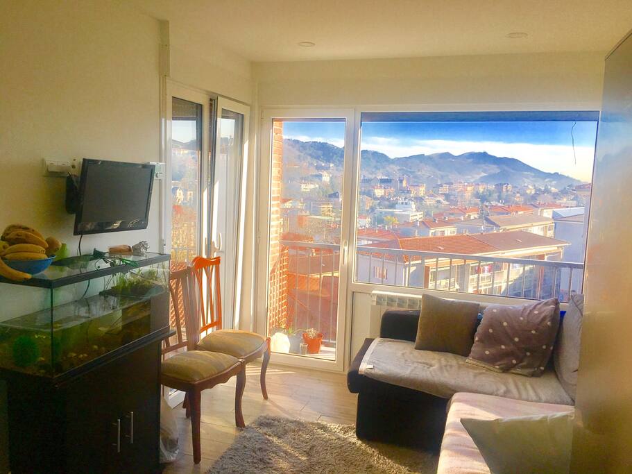Luminoso mucha luz en zona común y las mismas vistas desde la ventana de la habitación