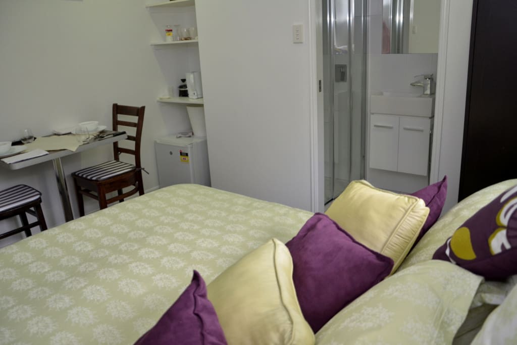 Queen Room with private breakfast area, refrigeration, breakfast provision, tea coffee etc and en-suite