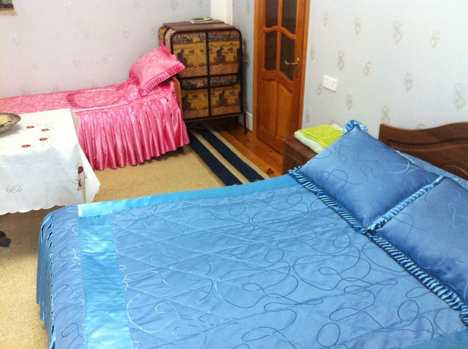 2-nd Floor, 1-st Bedroom. 1 Double & 1 single beds. TV, WiFi.