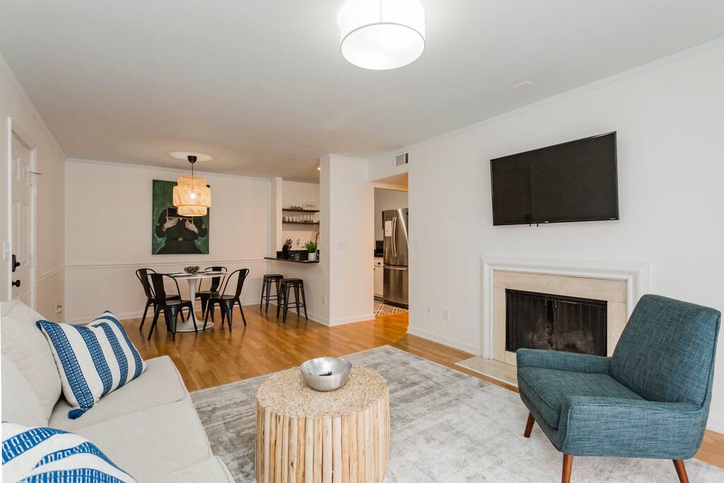 "Viva Nashvegas" main living area