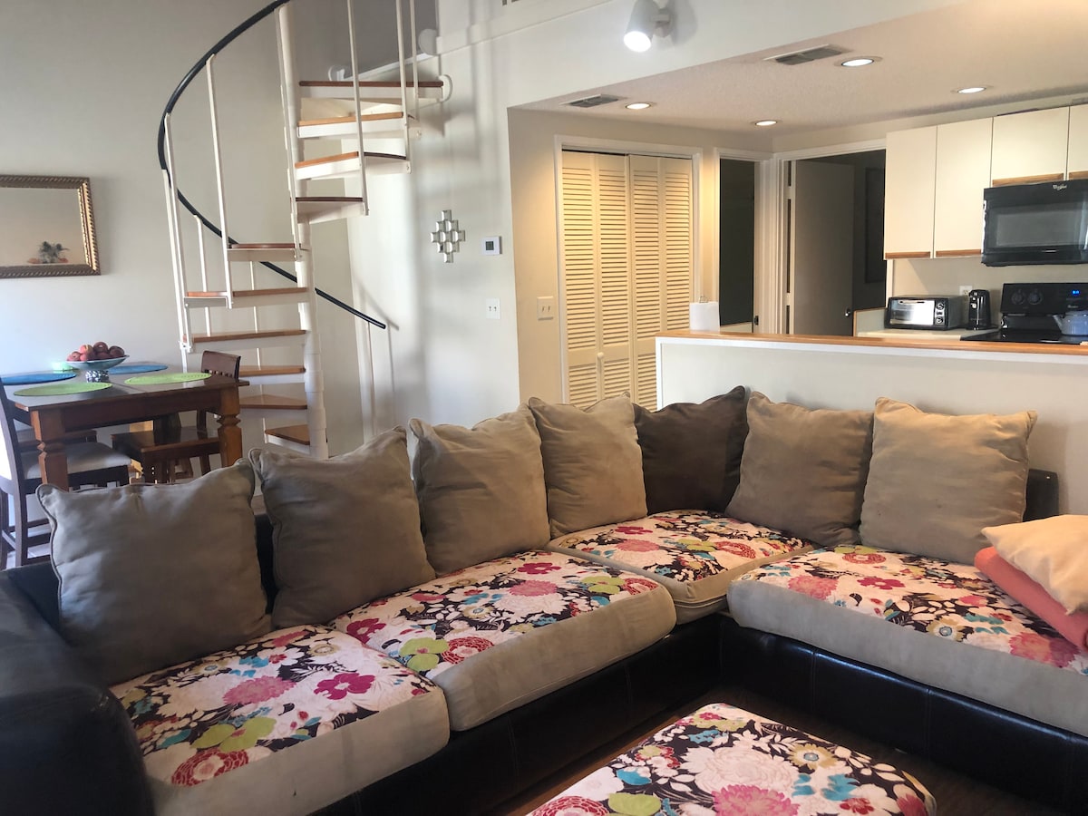 Paradise Hideaway (near Keesler AFB) Condominiums for Rent in