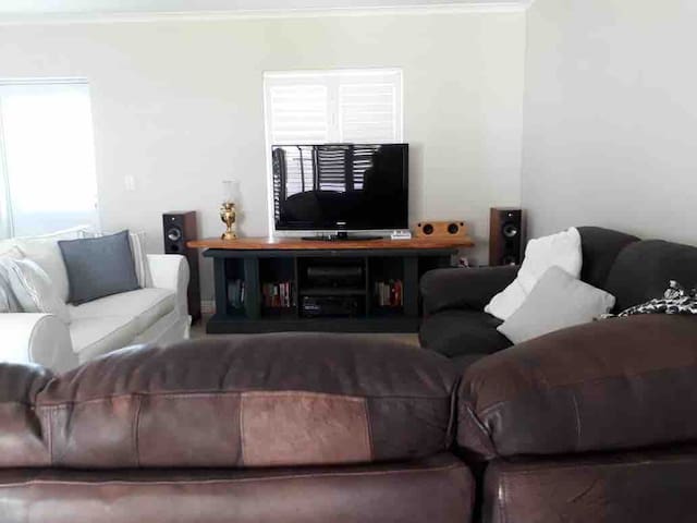 6 Sleeper home with outdoor gym and gas hob