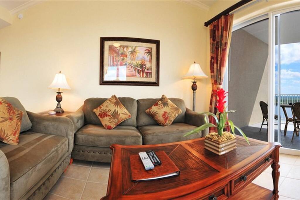 Couch,Furniture,Chair,Balcony,Indoors