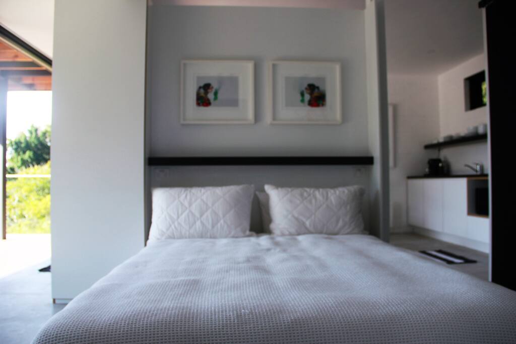 Queen size bed